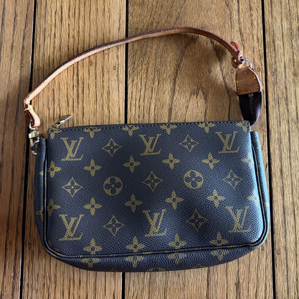 Louis Vuitton Classic Brown Monogram Shoulder Bag - Picture 5 of 16